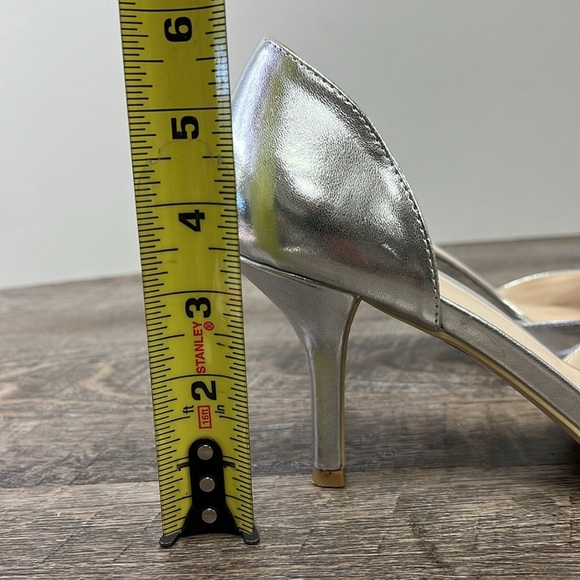 David’s Bridal DESI Silver Metallic Embellished Peep Toe Pumps Size 9 - Picture 15 of 16